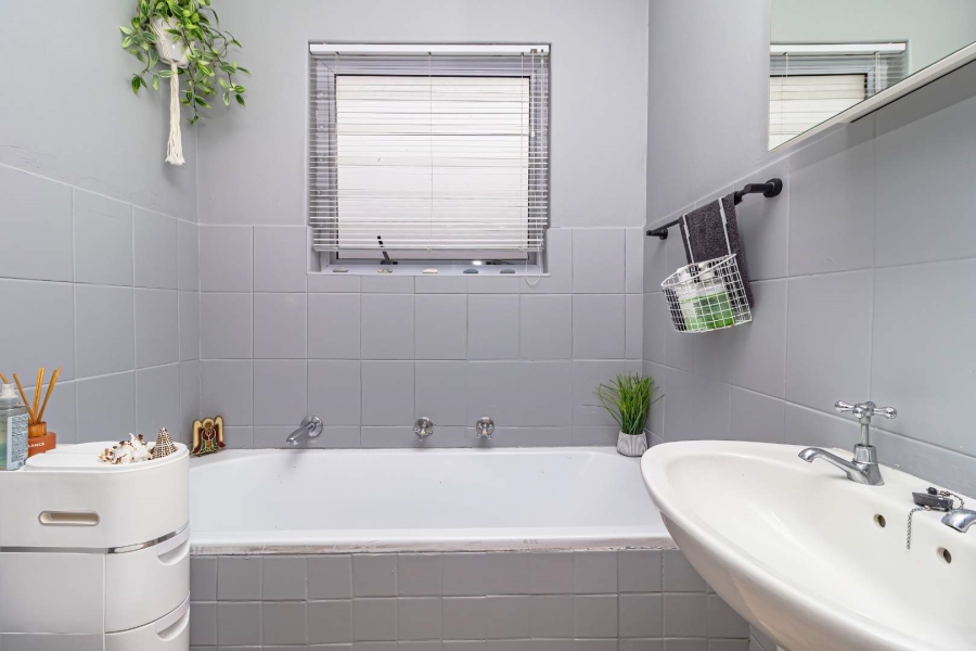 2 Bedroom Property for Sale in West Beach Western Cape